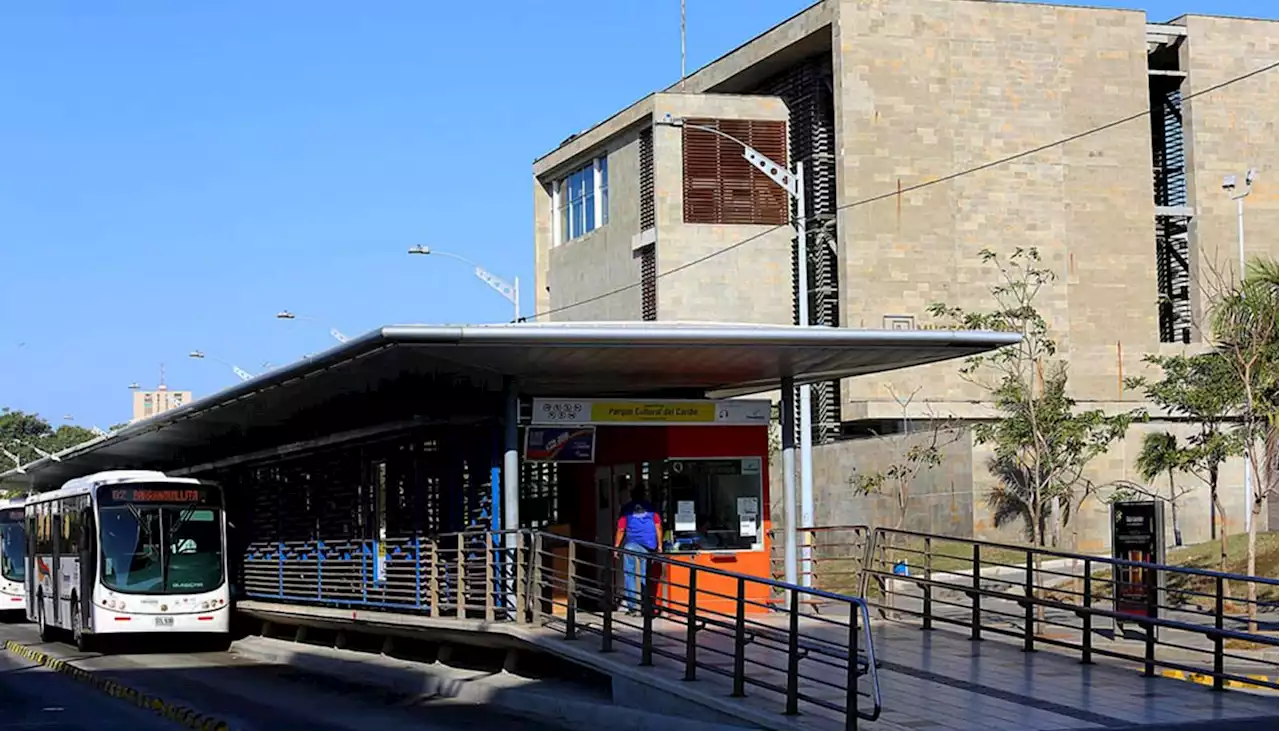 Carril exclusivo de Transmetro queda inhabilitado en la glorieta de la calle 30