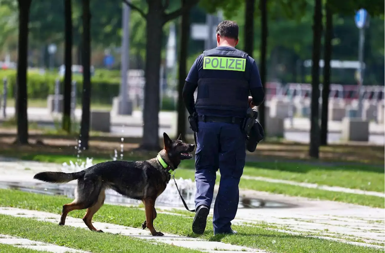 Alexanderplatz: Polizeihundeführer retten Frau das Leben