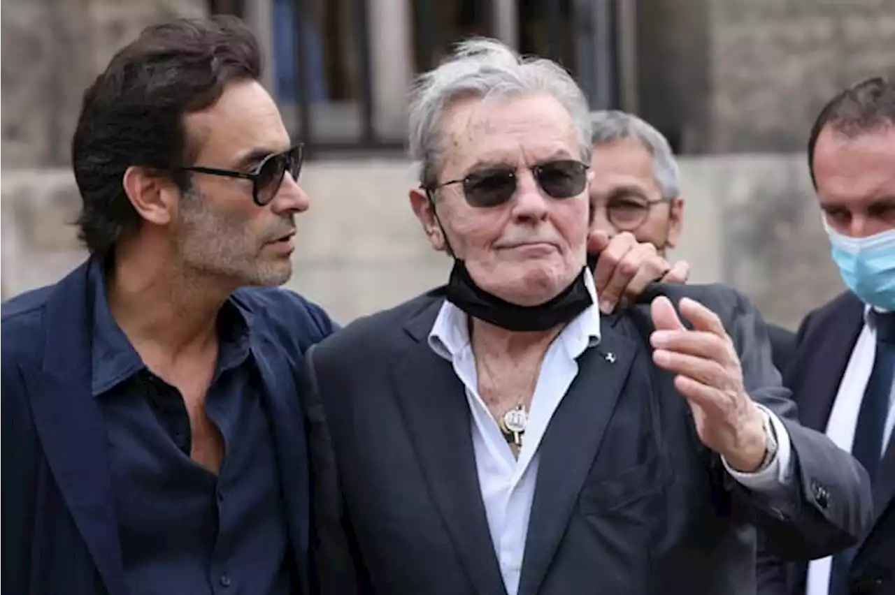 Anthony Delon révèle que la femme accusée de 'harcèlement moral' était récemment salariée de son père