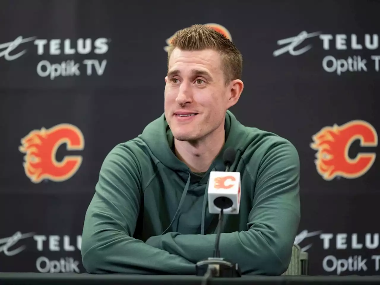 Michael Stone retires, joins Flames player development team
