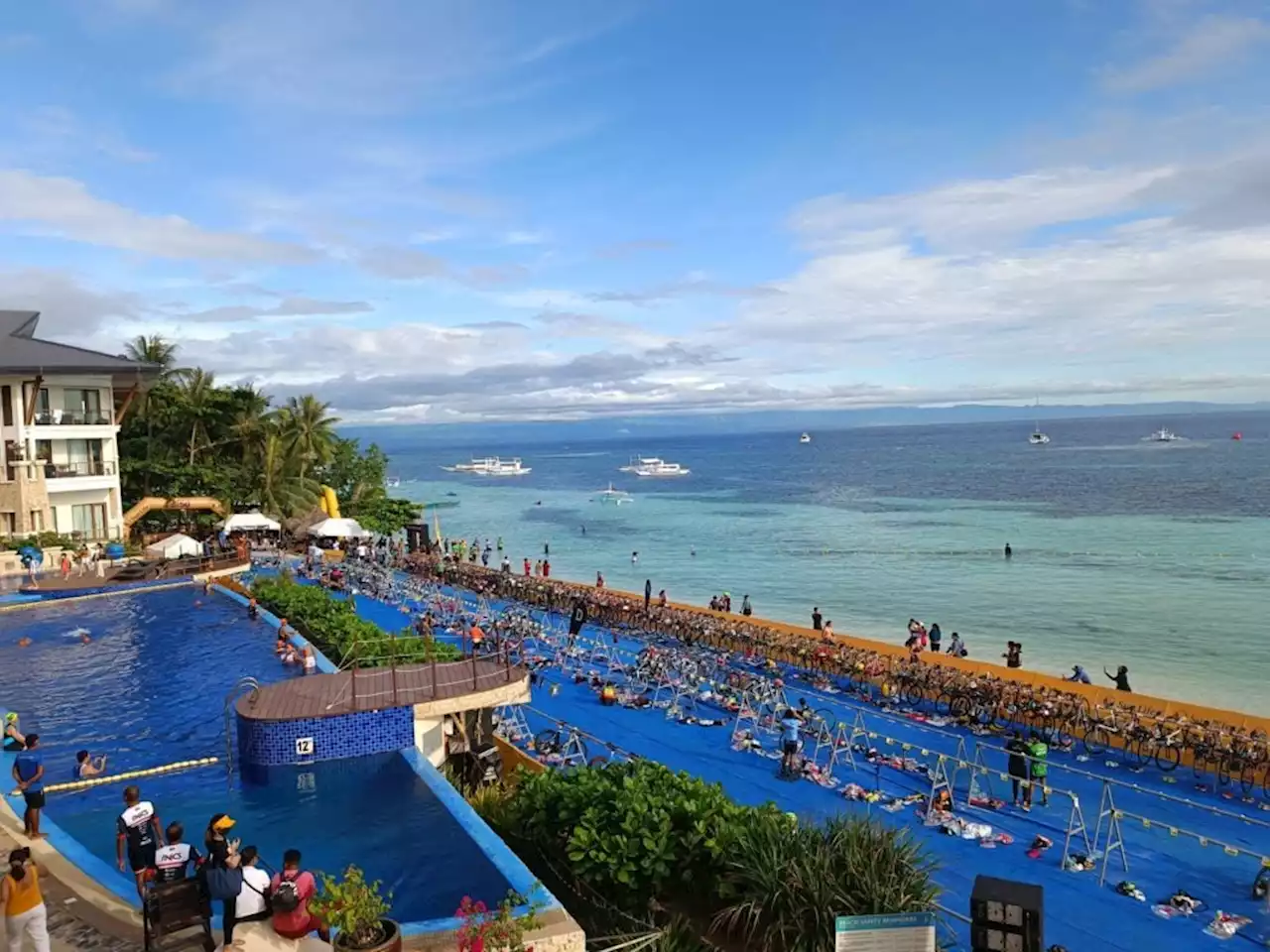 More than 600 triathletes vie in Sunday’s Sunlife 5150 & Go For Gold race in Panglao