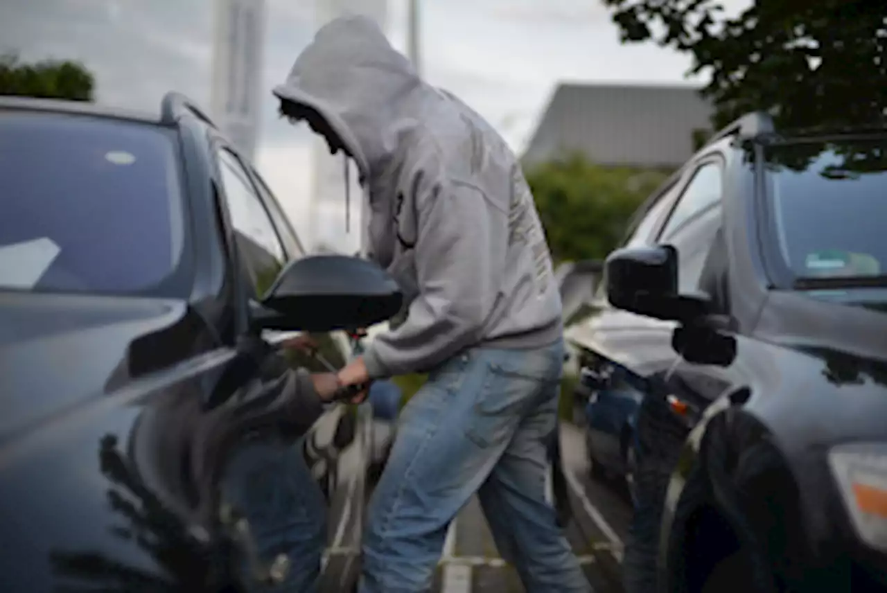 Autofahrer auf Autobahnparkplatz bestohlen - #Polizei gibt zum bevorstehenden Ferienstart Tipps zum Schutz vor Dieben