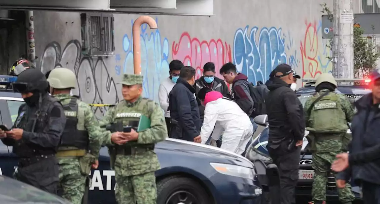 Reportan 4 detenidos y 11 cateos por desmembrados y restos colgados en puente peatonal de Toluca | El Universal