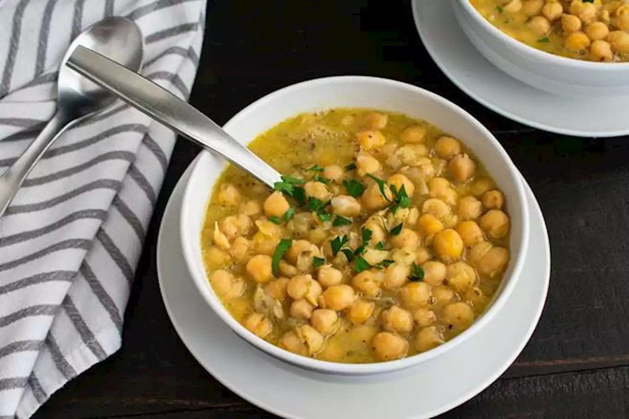 Aprende a cocinar una sopa de garbanzos con guineo