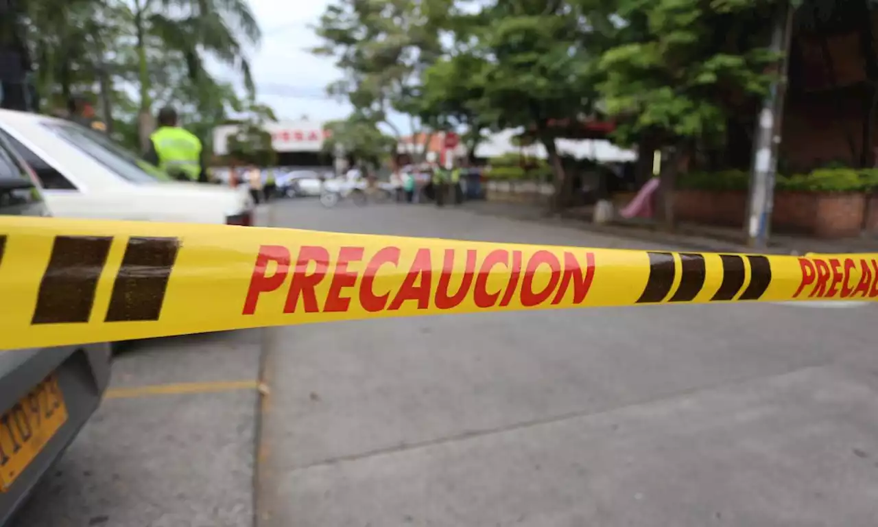 Accidente entre un motociclista y un peatón en la Avenida Primero de Mayo