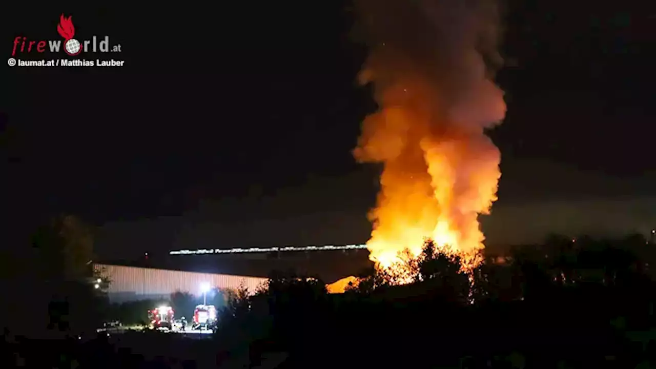 Oö: 10 Feuerwehr löschen Großbrand in Recycling-Unternehmen in Hörsching