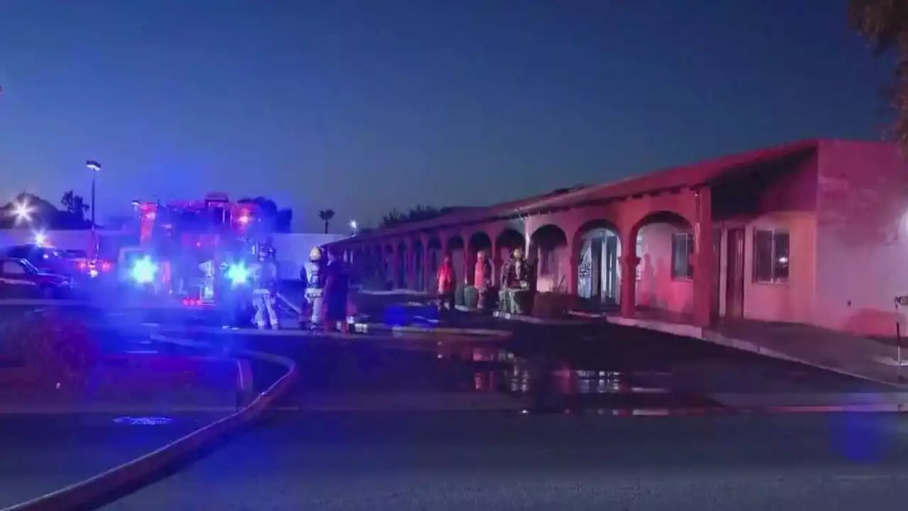 Phoenix investigators looking into overnight fire that damaged 2 businesses