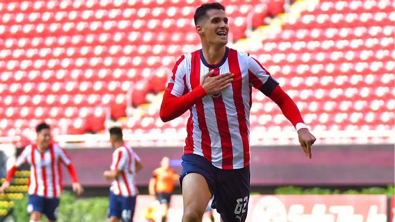 Cruz Azul negocia con Chivas por 'Tepa' González