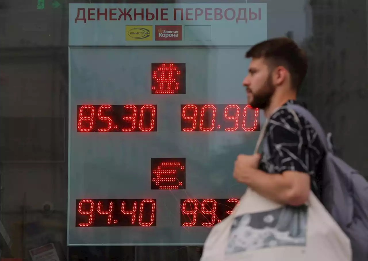 Volatile Russian ruble extends post-mutiny slump to fall to more than 15-month low