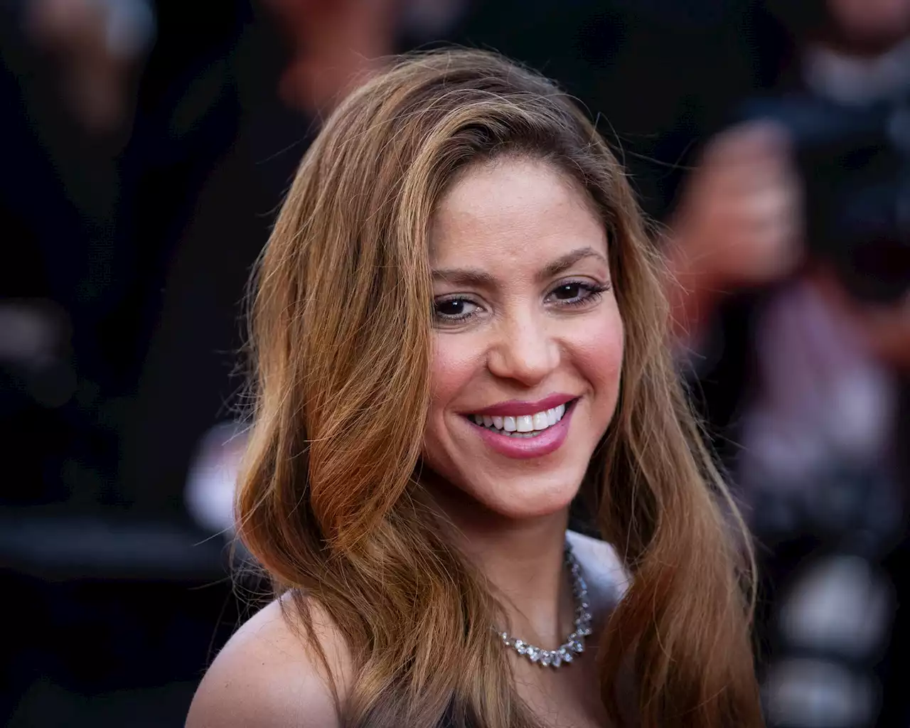 Shakira remet au goût du jour une tendance populaire des années 2010 à la Fashion Week de Paris