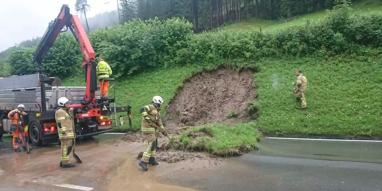 Straßen überflutet – schwere Unwetter wüten im Westen