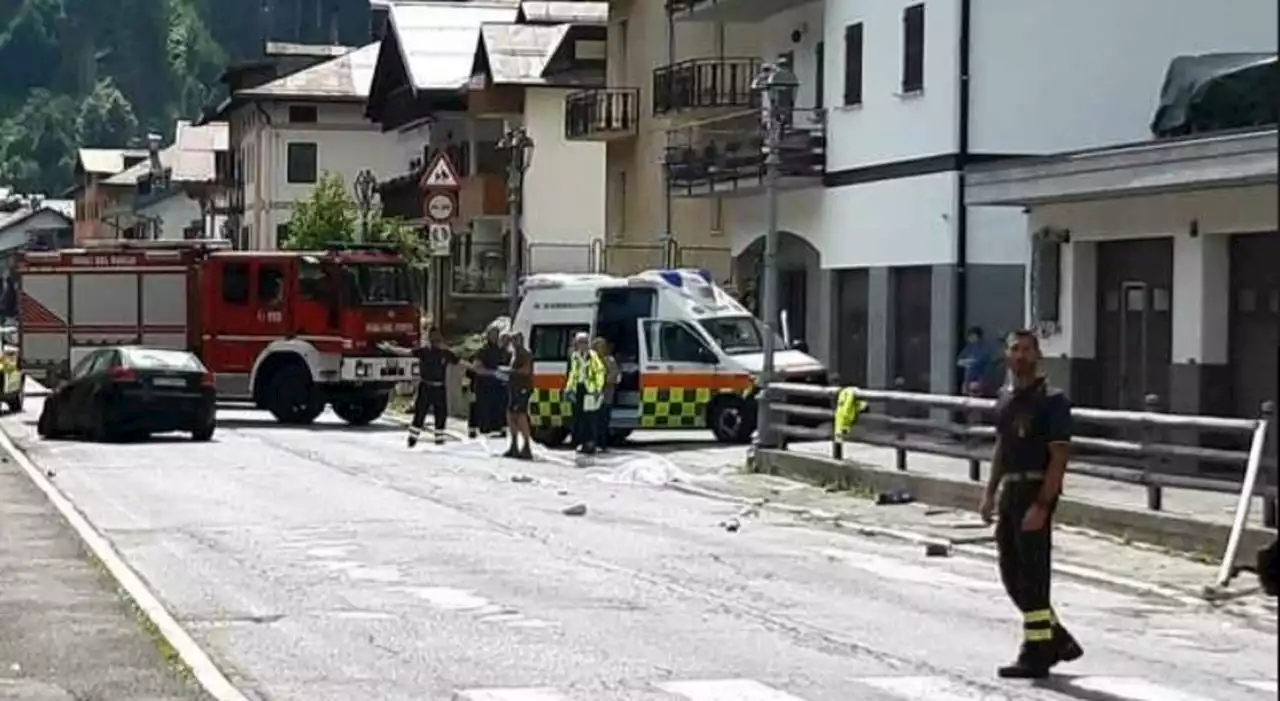 Auto travolge famiglia, morti bimbo padre e nonna. Ferita la mamma che portava il piccolo di due anni nel passeggino