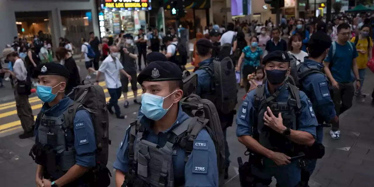 A Hong Kong sono stati arrestati quattro uomini accusati di aver dato sostegno a dissidenti all'estero - Il Post