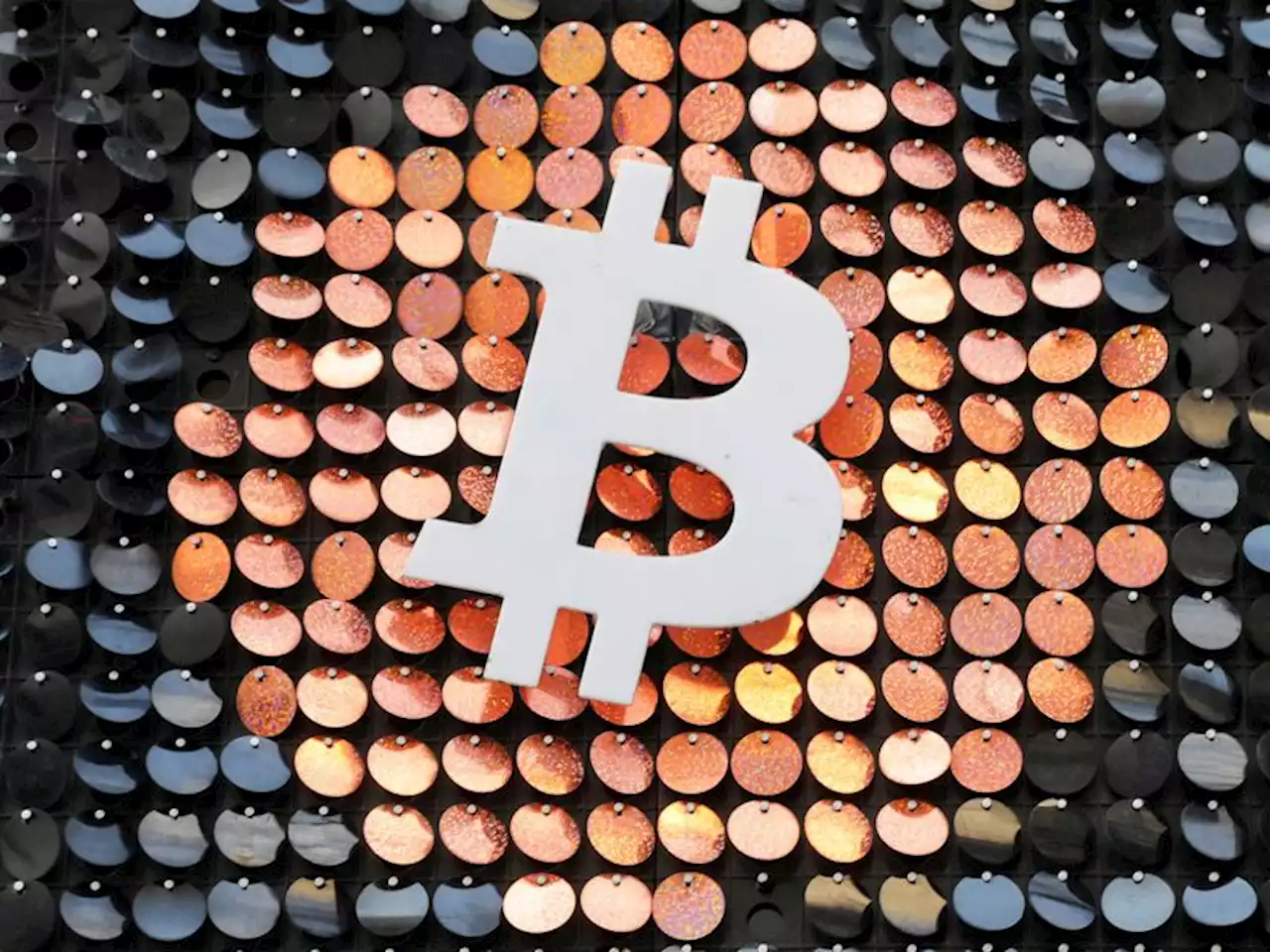 Bitcoin touches 13-month high; crypto-linked stocks rise By Investing.com