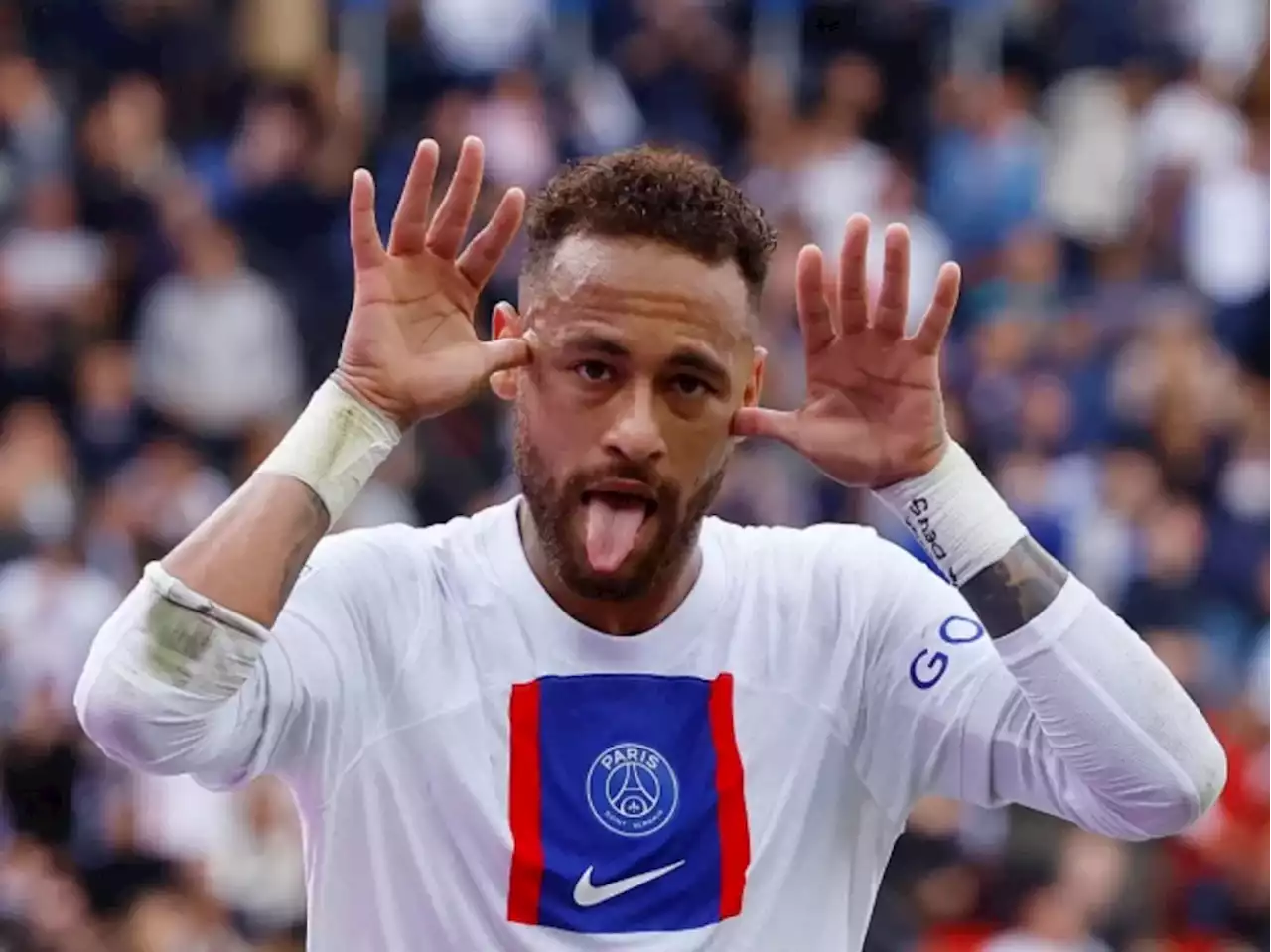 Neymar Buat Danau di Rumah