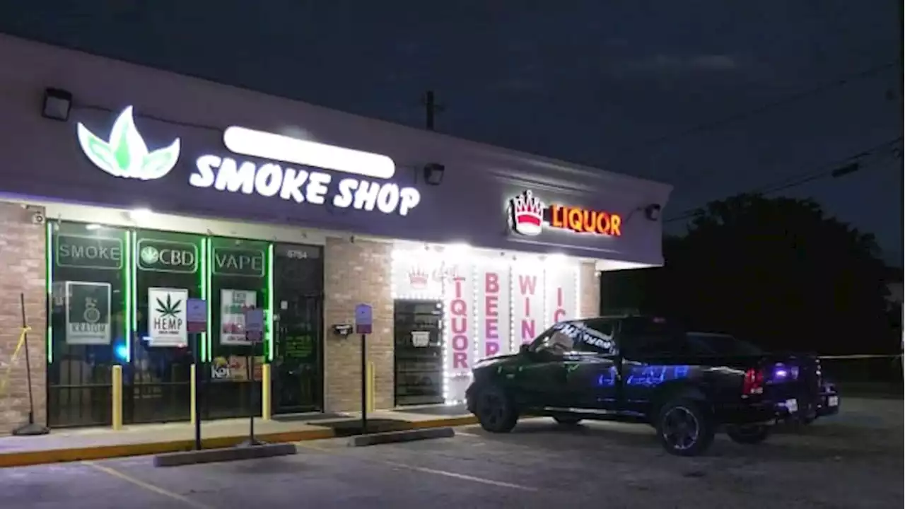 Pregnant woman shot multiple times during robbery at NW Houston liquor store