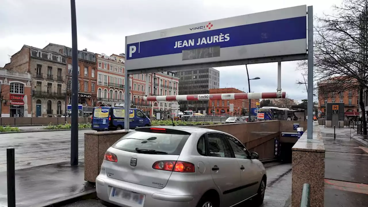 Toulouse : une voiture prend feu au parking souterrain Jean-Jaurès, le parking et la station de métro fermés