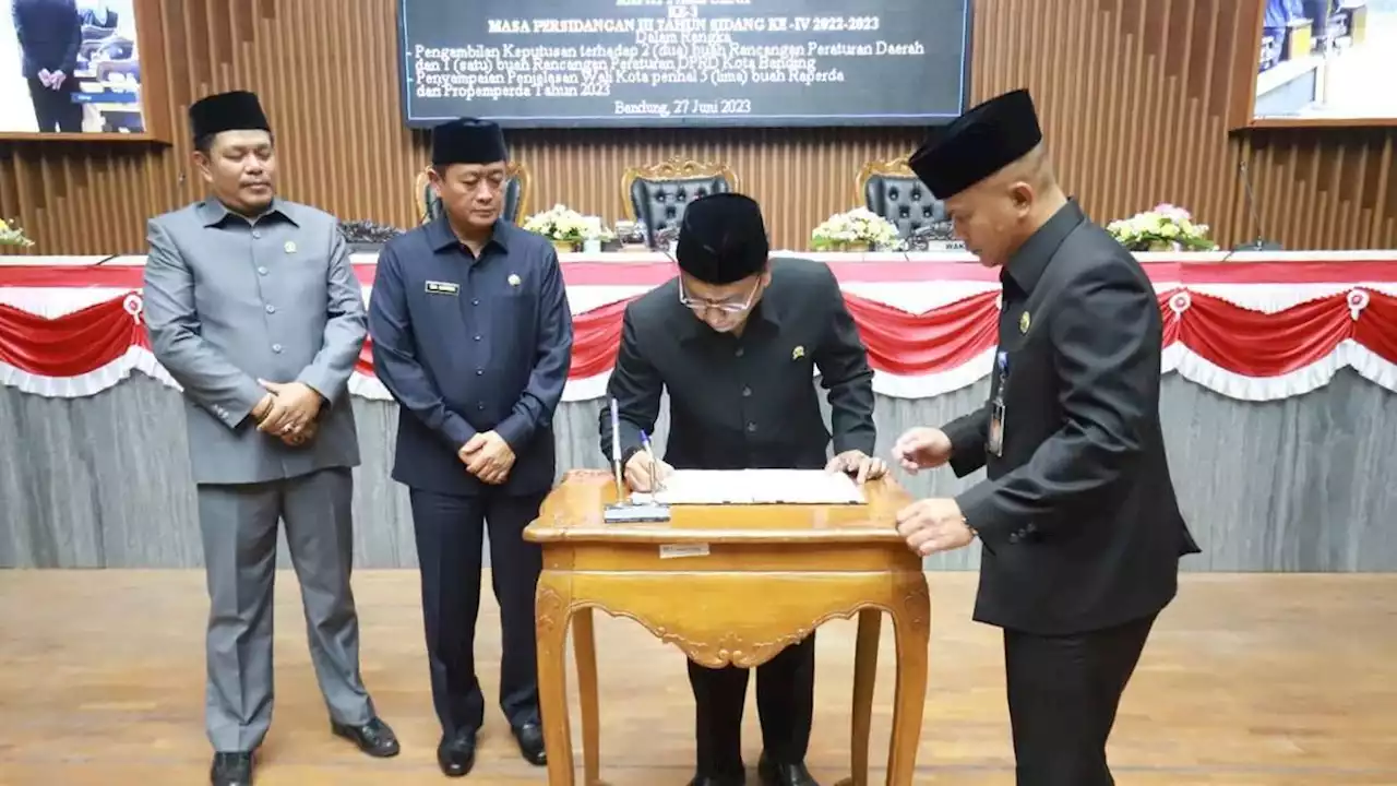 Rapat Paripurna DPRD Kota Bandung Putuskan Raperda LKK hingga Penyusunan Propemperda