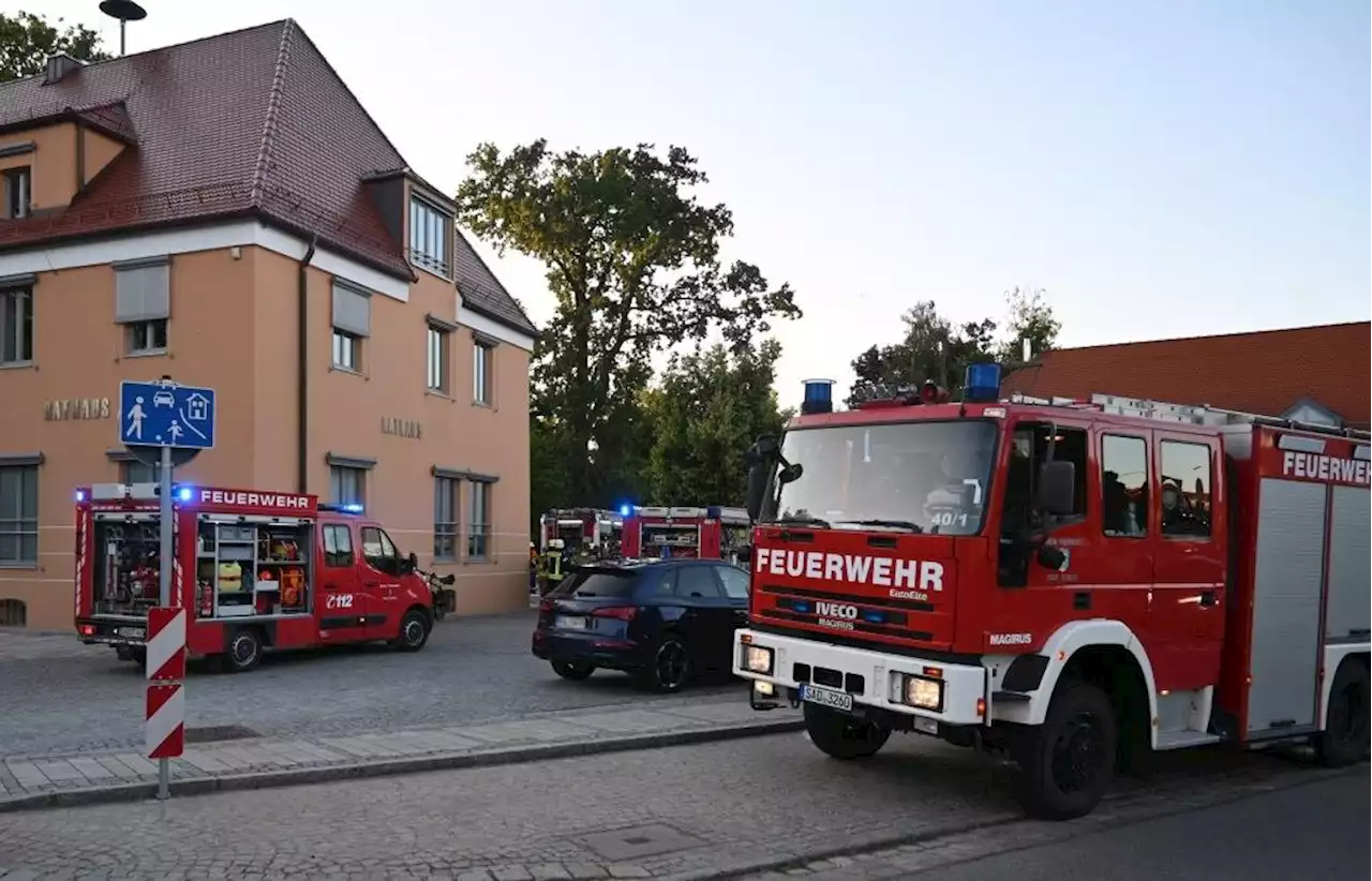 Rauch aus Keller: Einsatz am Teublitzer Rathaus am Mittwochabend