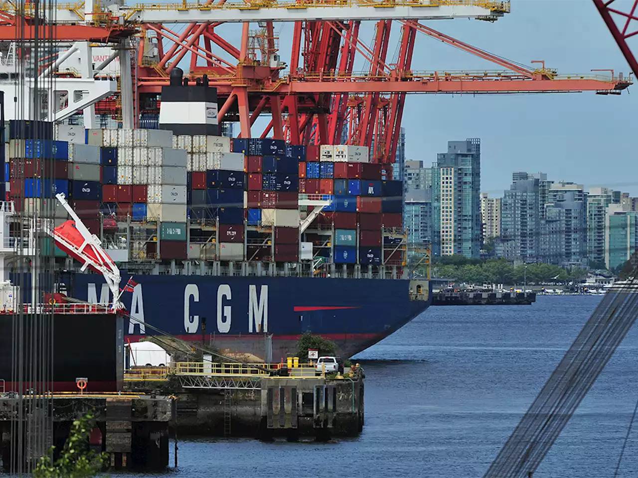 B.C. port strike could cost $250 million per week with consumers taking biggest hit: experts