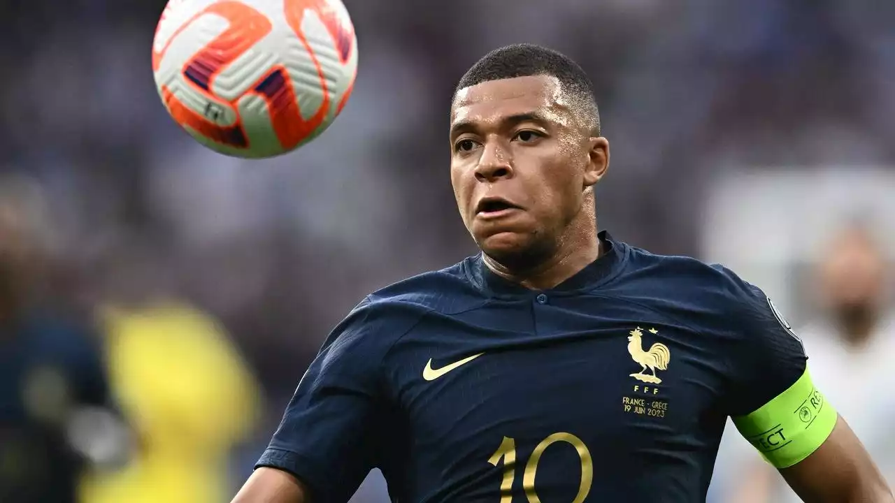 PSG-voorzitter zet druk op Mbappé: 'Teken binnen twee weken bij of ga weg'