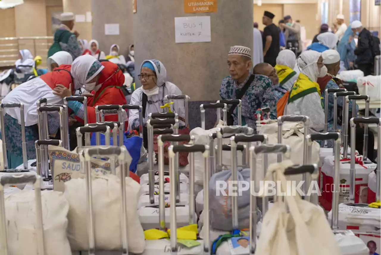 Suami Wafat di Tanah Suci, Soejantini tak Menyangka Pulang Haji Sendiri |Republika Online