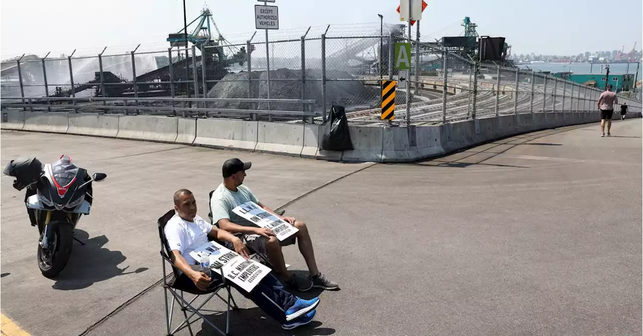 Canada's federal govt urges renewed talks to end Pacific dock workers' strike