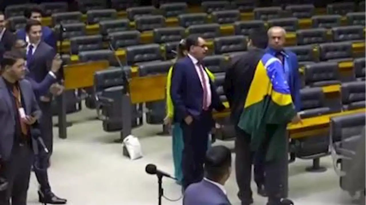 Deputado petista manda outro ‘virar homem’ e causa briga na Câmara