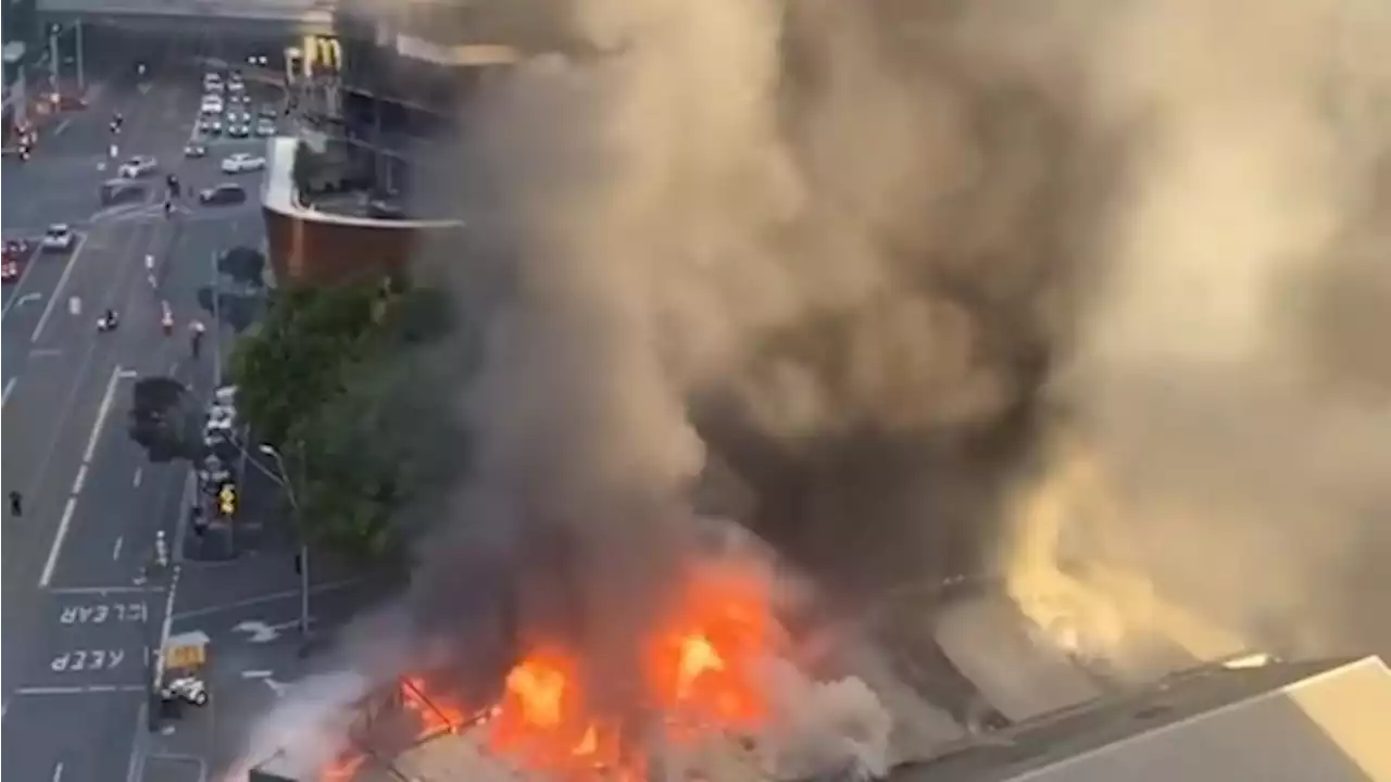 Huge factory fire erupts in Melbourne