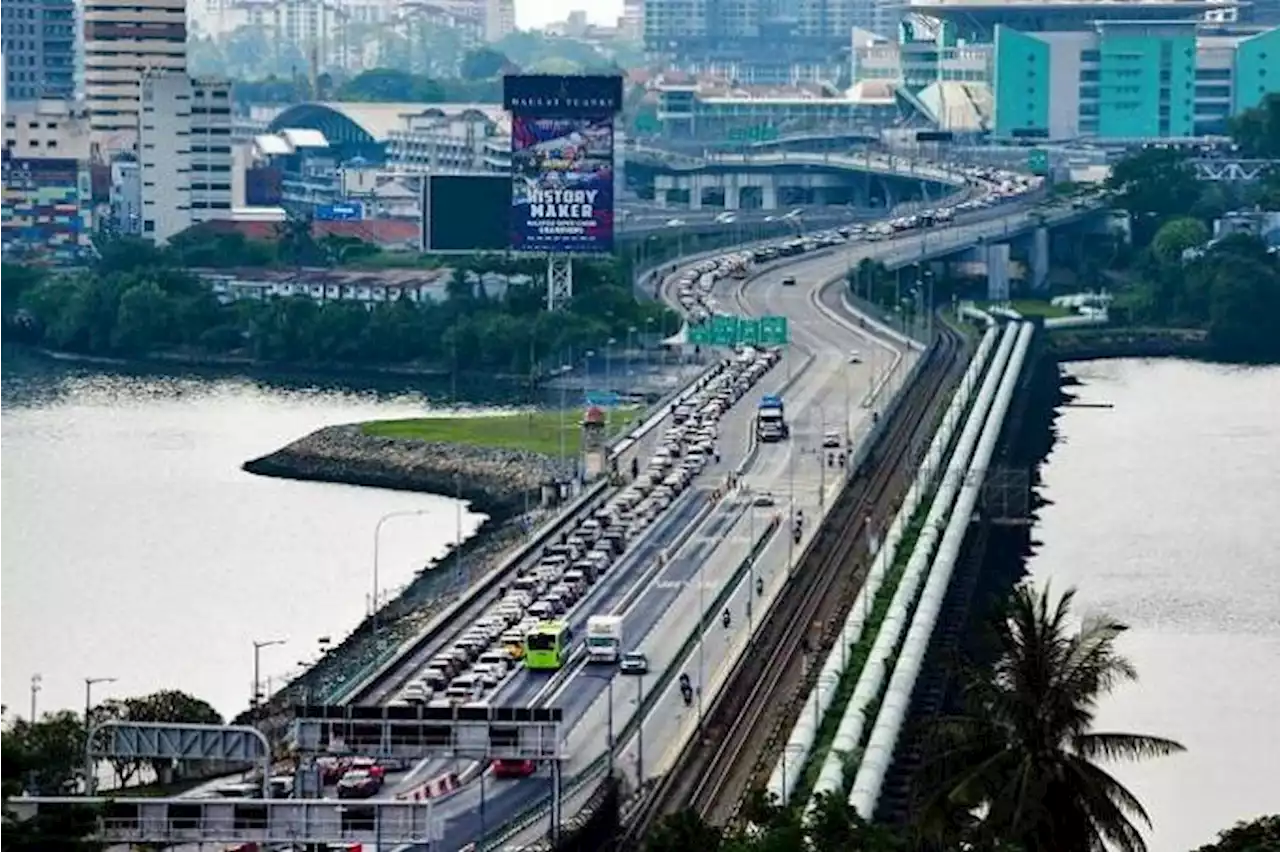 No more turning into Checkpoint from Woodlands Centre Road