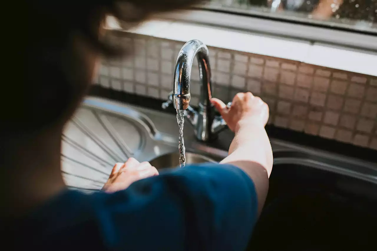 Drinking Water From Nearly Half of U.S. Faucets Likely Contains 'Forever Chemicals' Study Warns