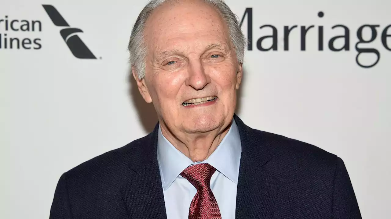 Alan Alda kept his boots and dog tags from 'M*A*S*H' for 40 years. Now he'll offer them at auction