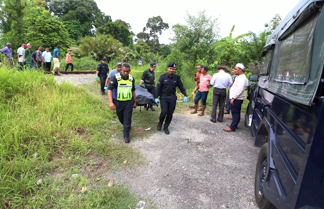 Buruh kampung maut dirempuh kereta api