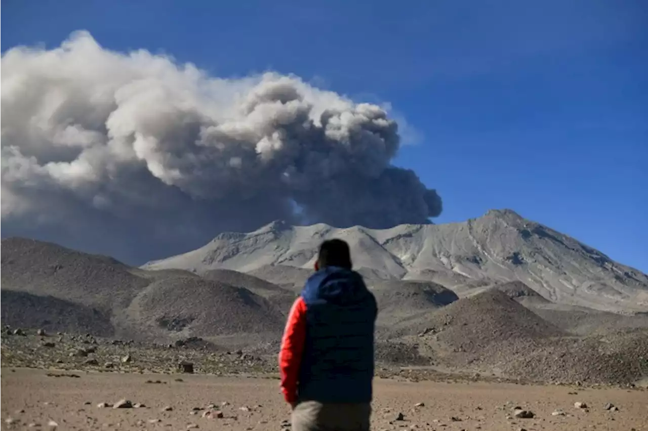 Peru declara estado de emergência após erupção de vulcão Ubinas