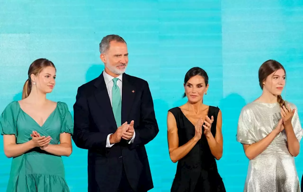 Letizia d’Espagne : découvrez le mini prix de sa robe H&M pour sa dernière apparition publique avec ses filles - Closer