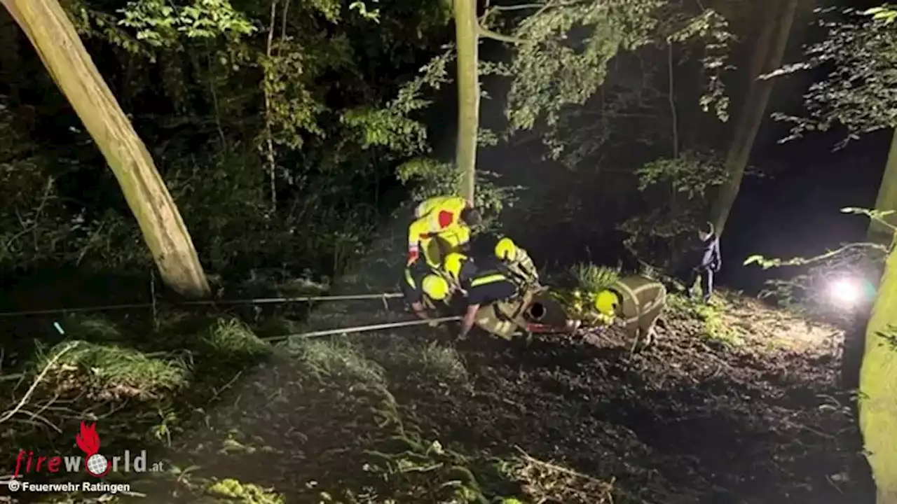 D: Feuerwehr Ratingen rettet nach Handyortung mit großem Aufwand Mann aus schwer zugänglicher Schlucht