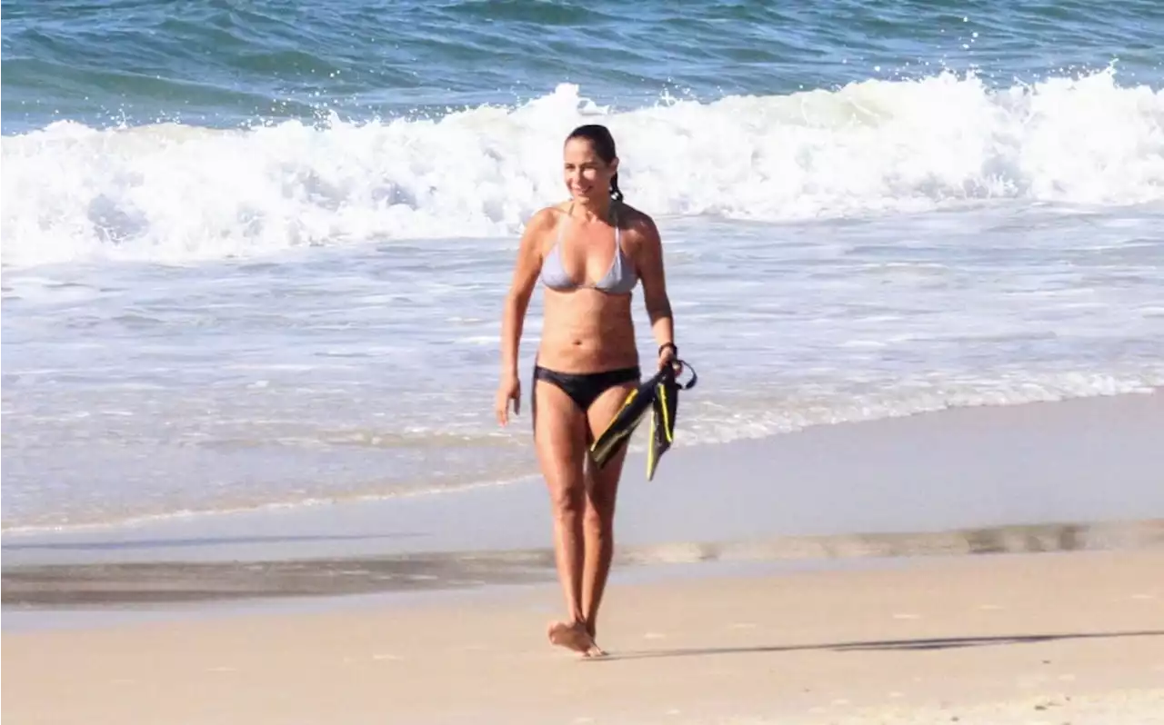 Andrea Beltrão curte manhã de inverno em praia no Rio | Celebridades | O Dia