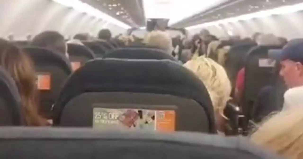 EasyJet asks 20 passengers to get off flight as plane 'too heavy to take off'