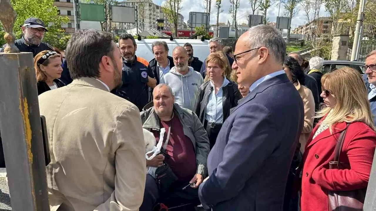 La protesta di Raffaele, l'invalido sfollato dopo l'allagamento: 'Mi incateno in Campidoglio'