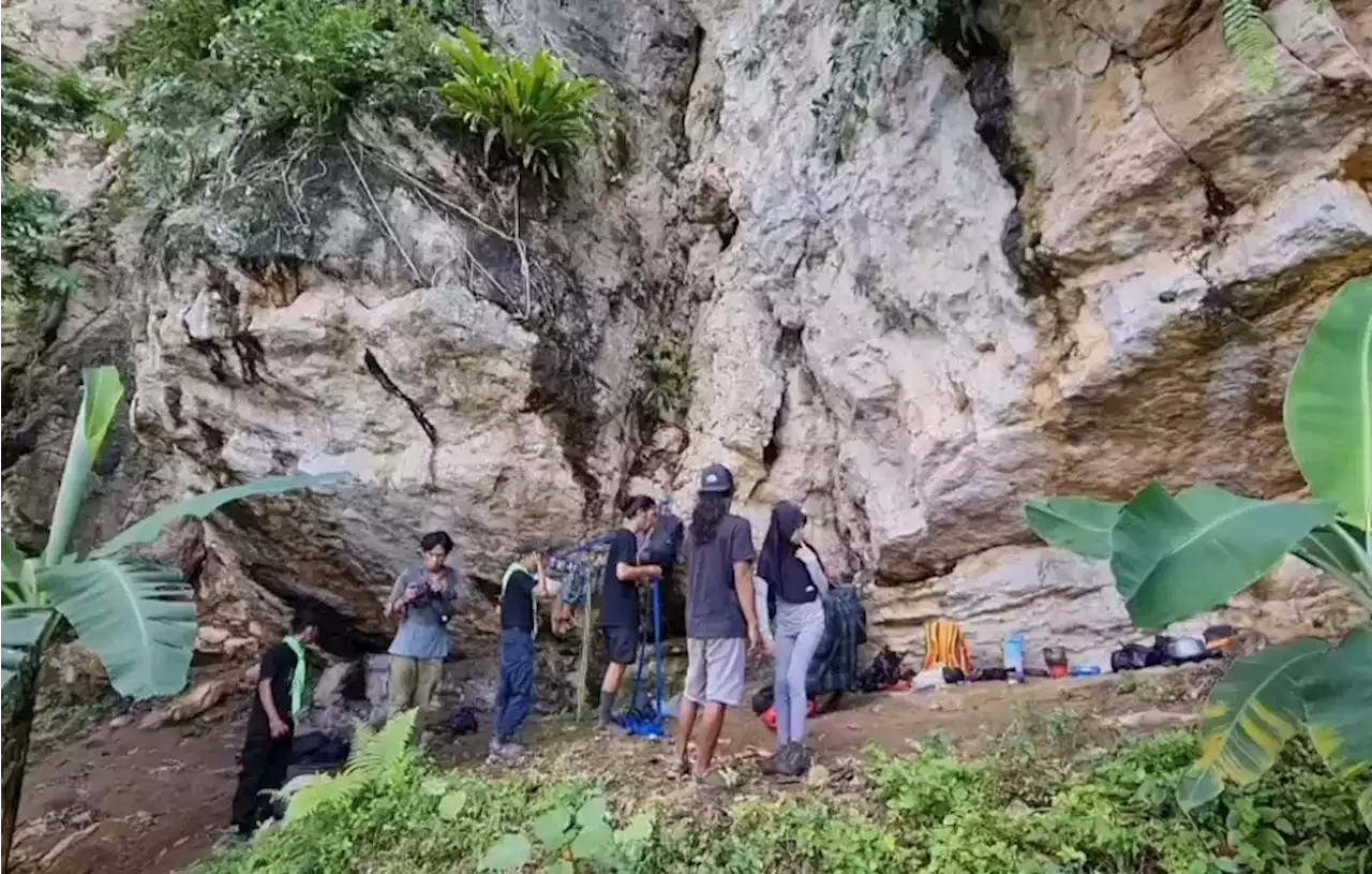 Isi Libur Sekolah dengan Panjat Tebing Karst di Bogor