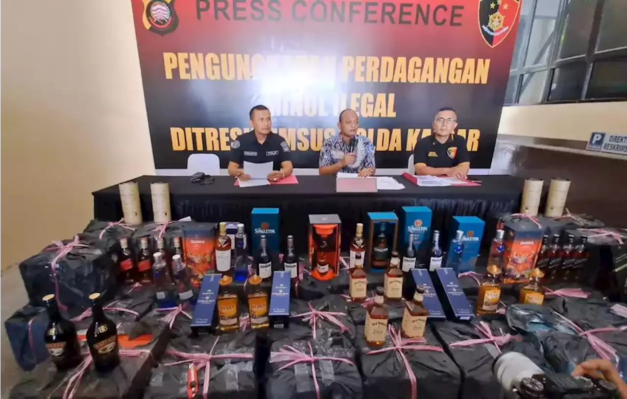 Polda Kalbar Bongkar Penyelundupan 22.386 Botol Minuman Beralkohol Ilegal