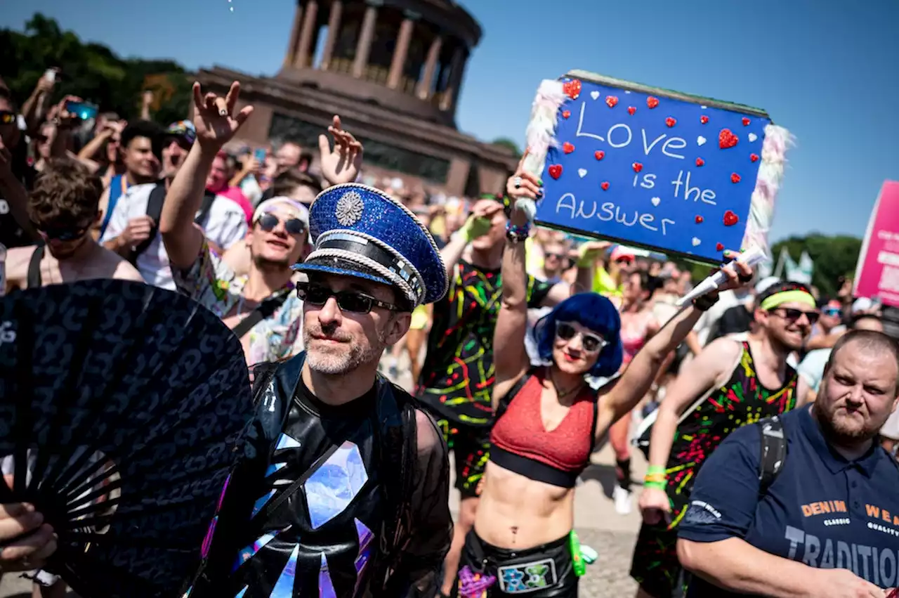 Rave the Planet: Technoparade bei 32 Grad gestartet, starker Besucherandrang