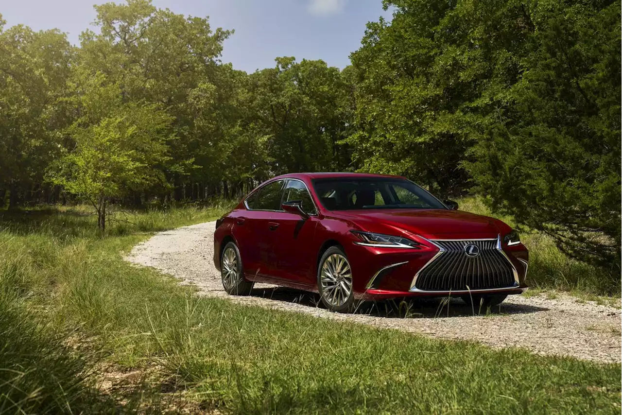 2024 Lexus ES Review, Pricing, and Specs