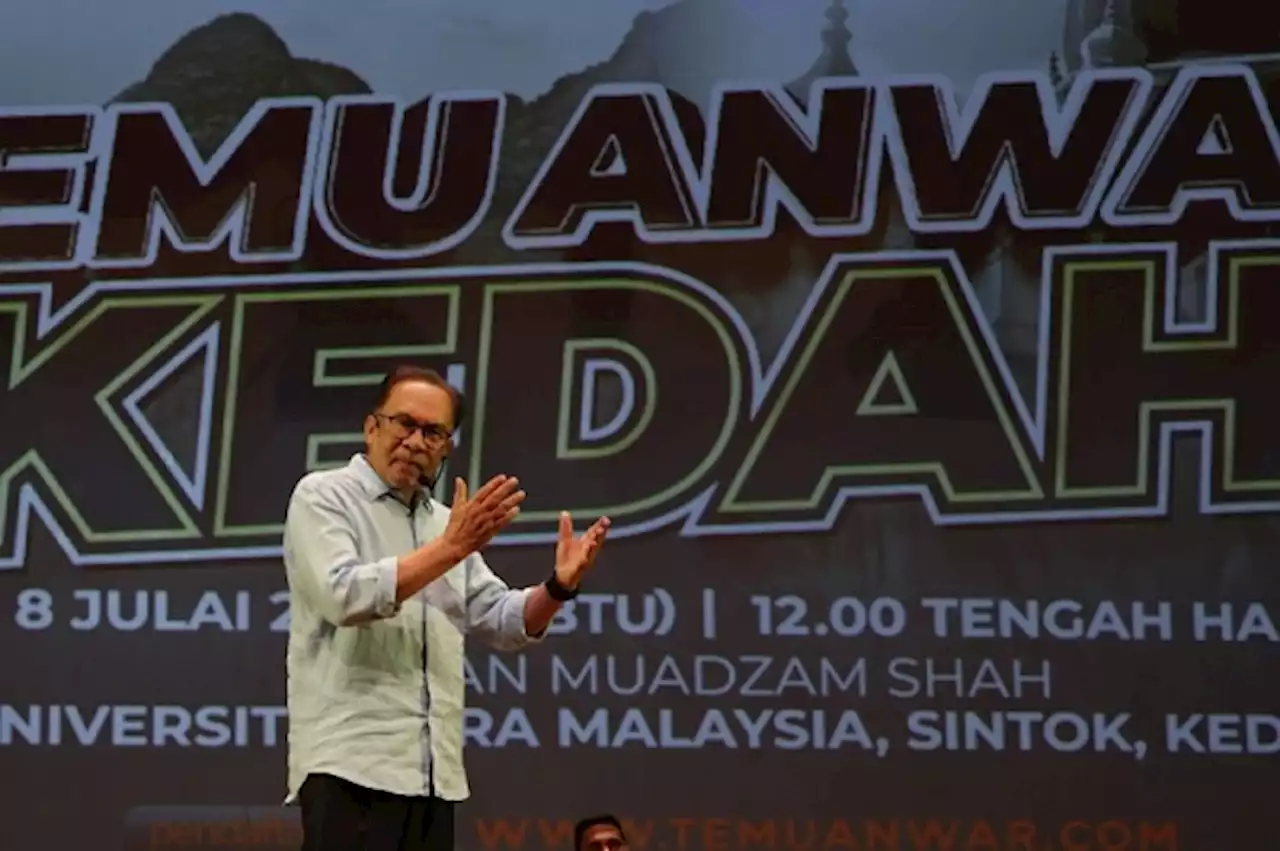 Anwar asks Mahathir: How are Malays still losing all when you were PM for 20 years?