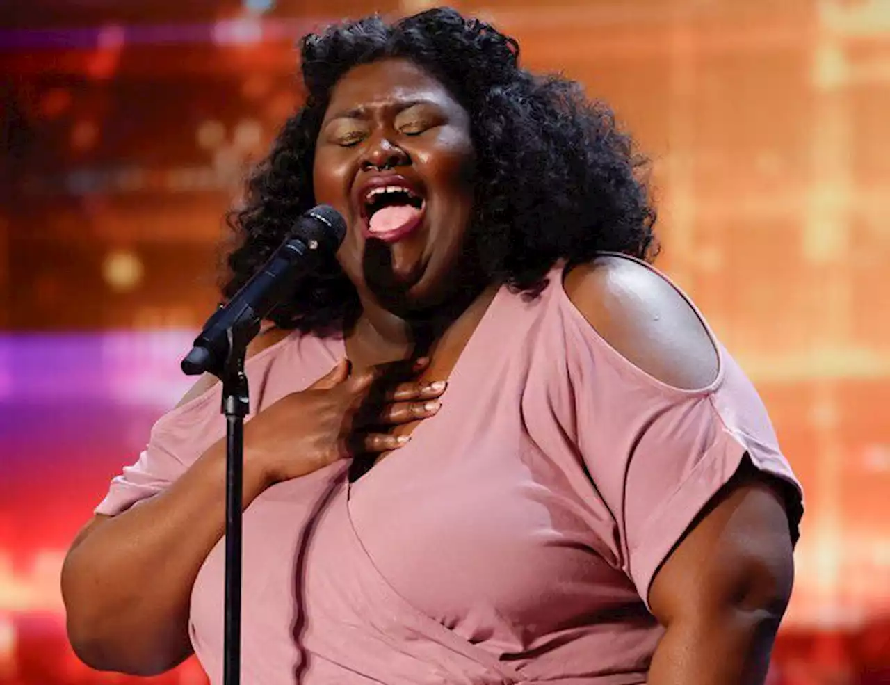 Fort Worth singer Lachuné Boyd wows ‘America’s Got Talent’ judges with Coldplay rendition