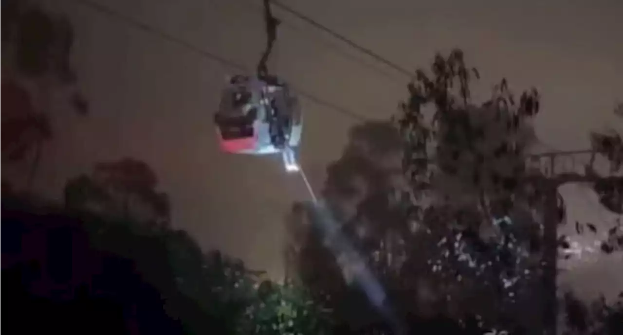 VIDEO: Casi 80 personas quedan atrapadas y varadas en teleférico de Quito; rescate duró más de 10 horas | El Universal