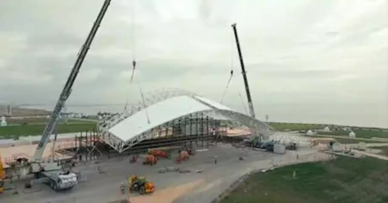 Palco altar do Parque Tejo já tem cobertura (veja as fotos e o vídeo)