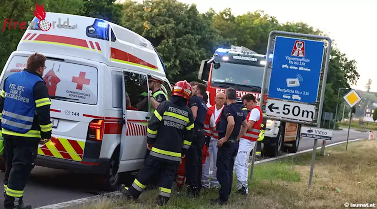 Oö: Pkw prallt gegen ein Verkehrsschild