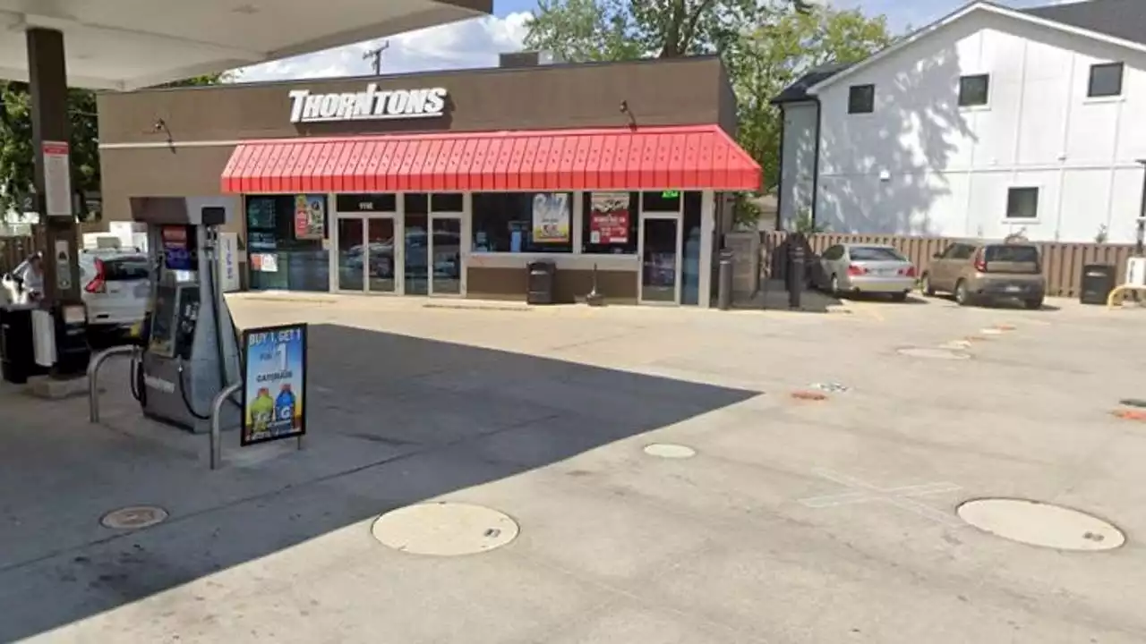 Cook County gas station robbed at gunpoint