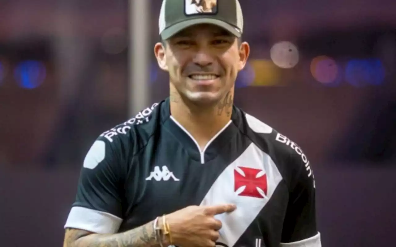 Com a camisa do Vasco, Medel chega ao Rio para assinar contrato até o fim de 2024 | Vasco | O Dia